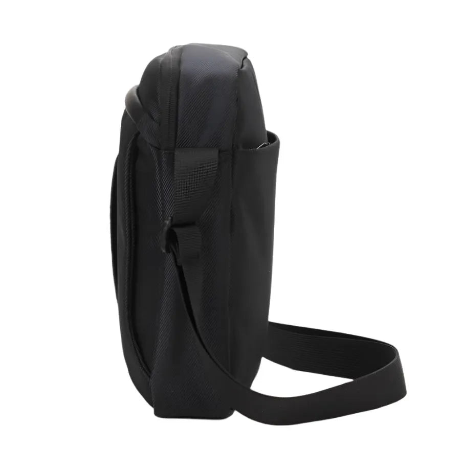 תיק צד יוניסקס שחור AOKING דגם SK3300, עשוי מפוליאסטר קל משקל עם רצועת כתף מתכווננת, מבט צד