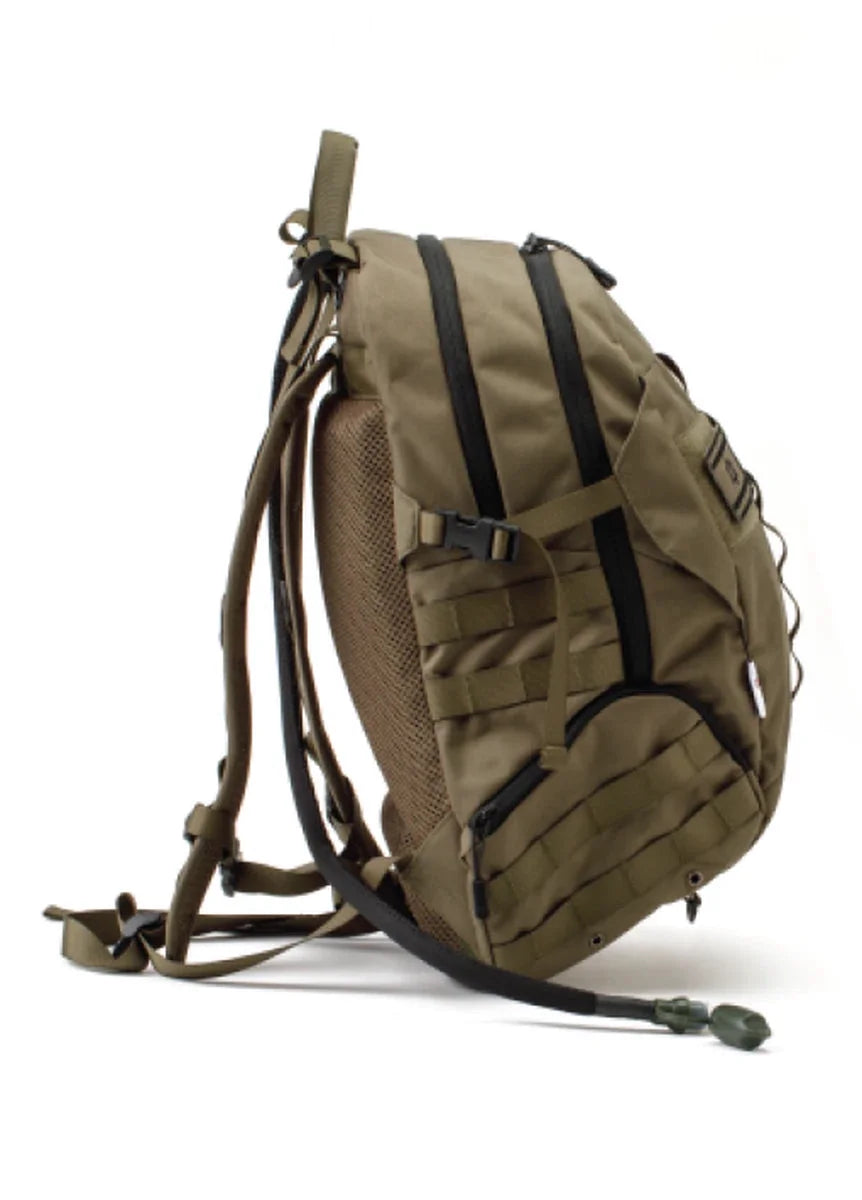 תיק גב טקטי ARMY SWISS 27 ליטר בצבע זית עם מערכת גב AurFlex מבט מהצד - Nylon 6 - בנפח 27 ליטר איכותי, המיועד למ