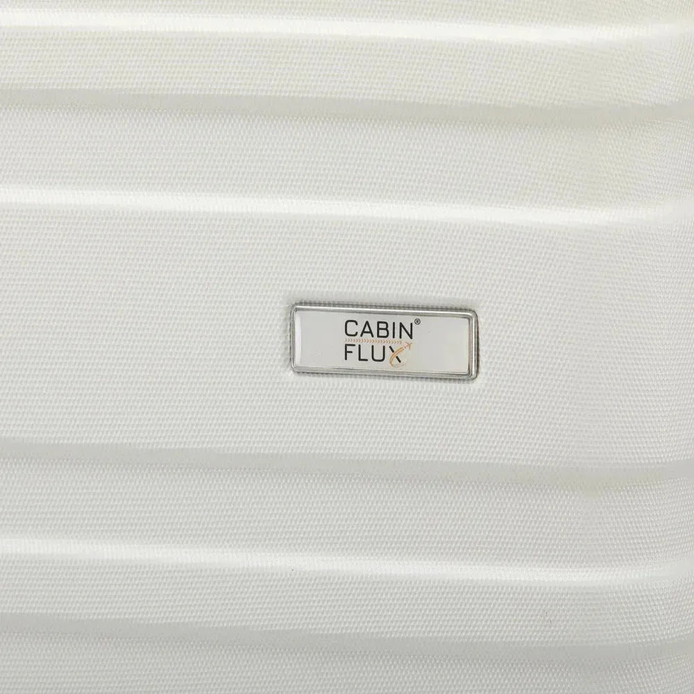 תקריב לוגו CABIN FLUX על מזוודה קשיחה Celine בצבע שמנת, חומר ABS, סימן מסחר רשום