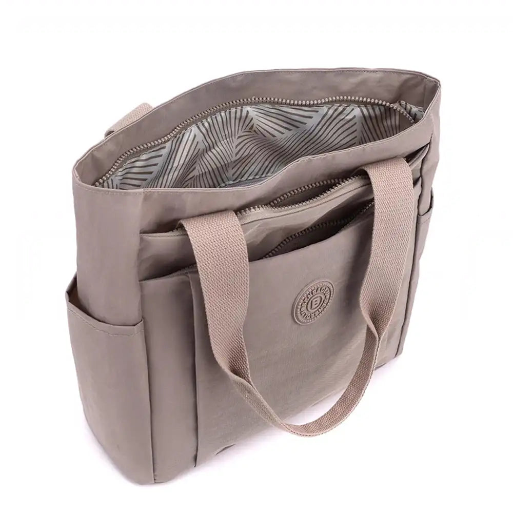 תיק צד יומיומי COOLPASE דגם Carry Travel Tote פתוח עם ארגונייזר פנימי ותא מרכזי מרווח, מבט מלמעלה