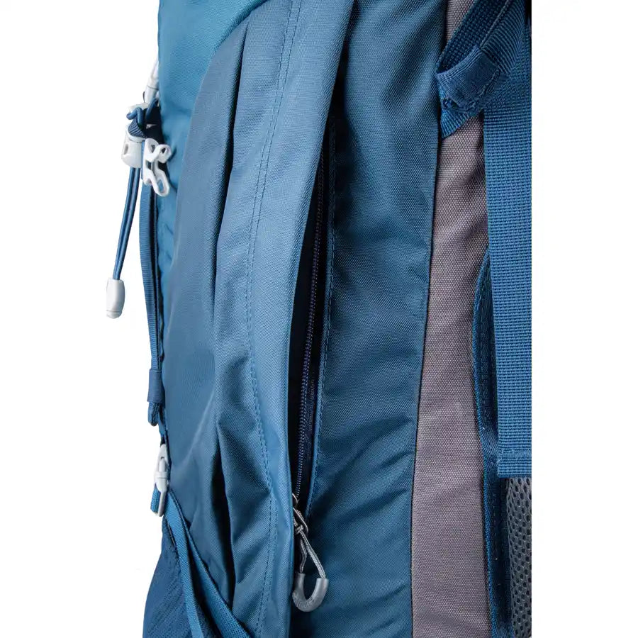רוכסני YKK ורצועות כיווץ בצד תרמיל GoNature MCKINLEY 65+10 ליטר לייצוב התכולה, תקריב