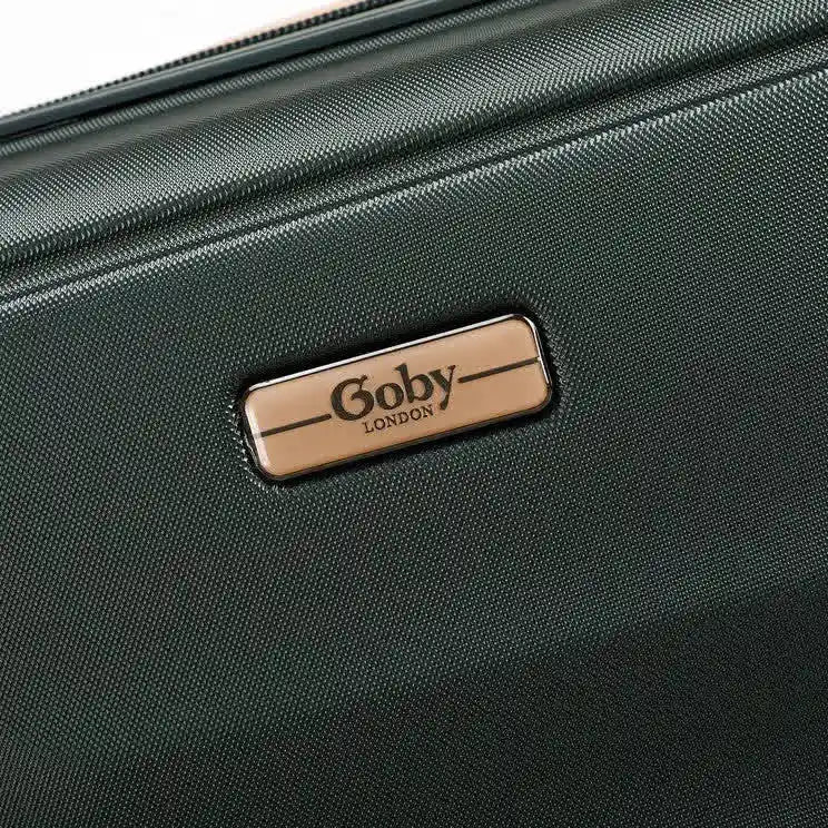 לוגו Goby London קלוז-אפ על מזוודת עלייה למטוס ORION ירוק פוליקרבונט ABS בלתי שבירה