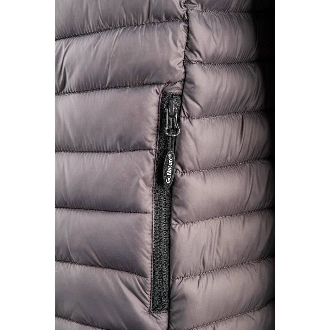 פרט כיס צד עם רוכסן GoNature במעיל פוך סינטטי Walrus JKT, ניילון T380 אפור-חום, עמיד לרוח