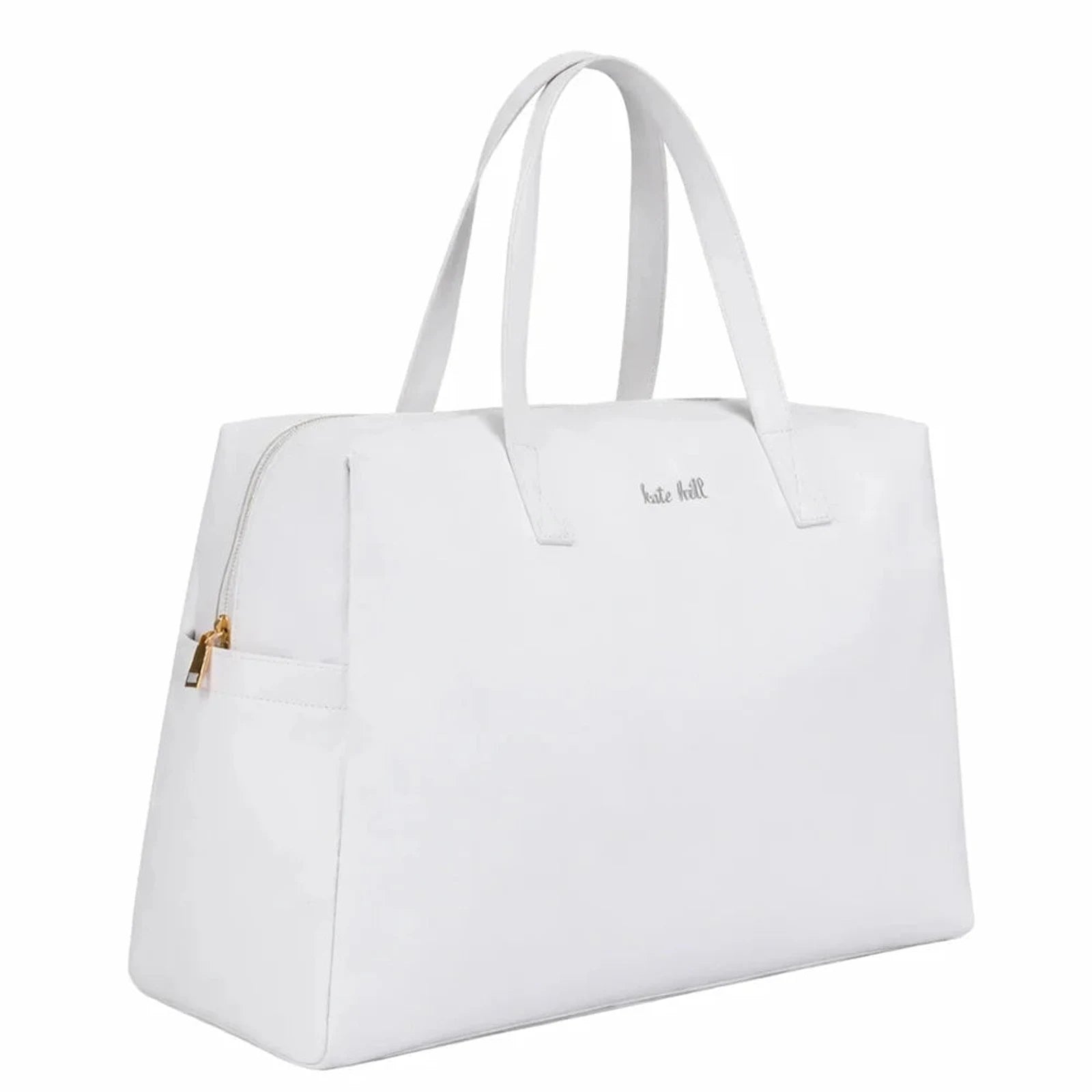 תיק נסיעות Kate Hill Bloom Overnight Tote בצבע לבן, עשוי עור PU טבעוני עם לוגו זהב, מבט קדמי בזווית