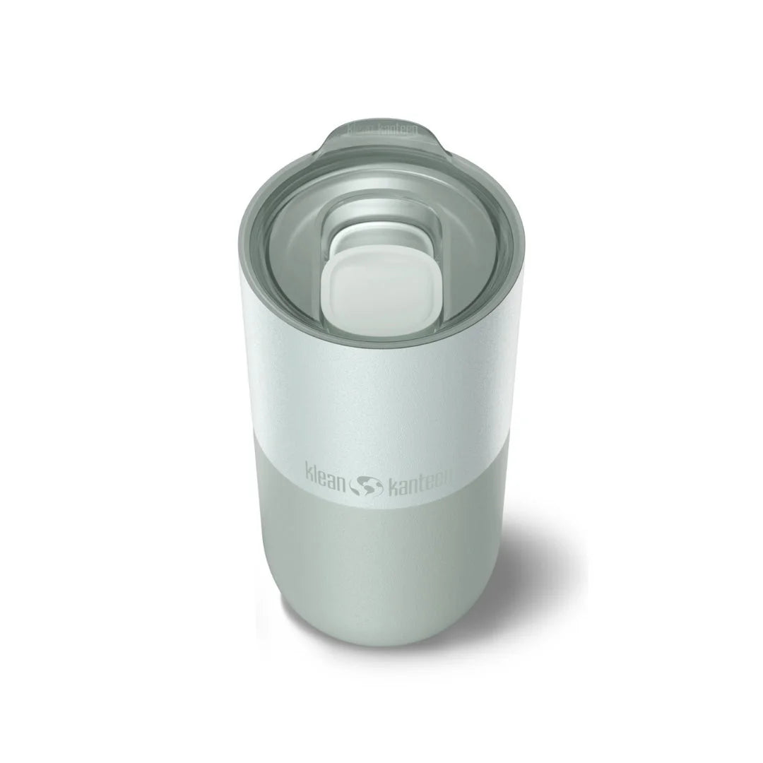 מכסה הפוך עמיד בפני התזה של כוס Klean Kanteen Rise 473 מ"ל עם גימור Klean Coat®, מבט מלמעלה בזווית