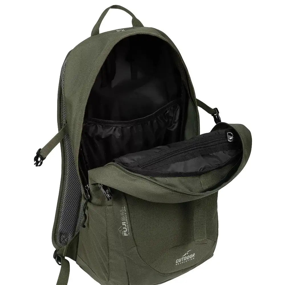 תרמיל יום Outdoor Revolution Fuji 24 בצבע ירוק זית פתוח, תא מרכזי בנפח 24 ליטר וכיס אחסון פנימי עם רוכסן