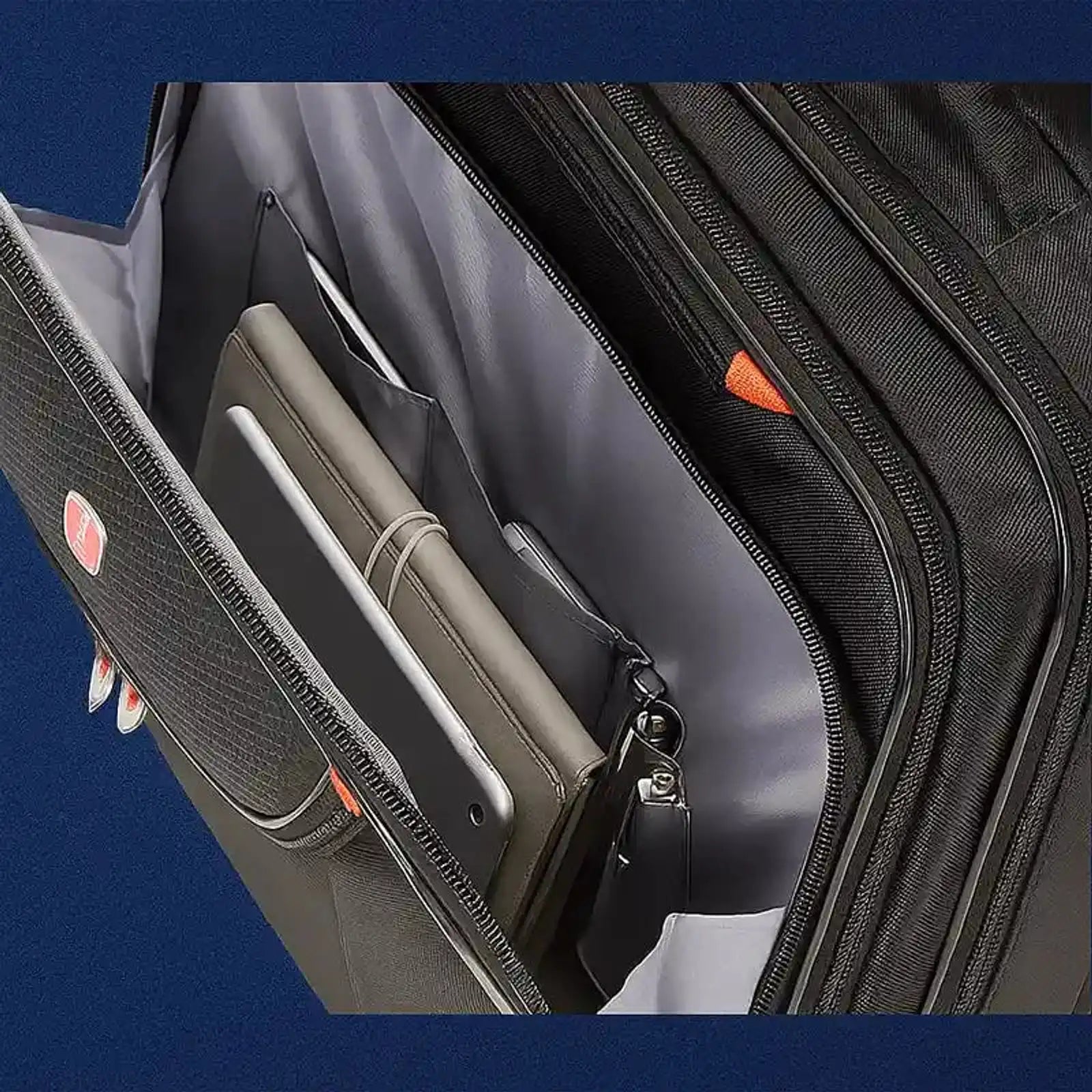 תיק טרולי עסקי Swiss Executive Glide 18 אינץ׳ תא מרופד ללפטופ עד 17 אינץ׳ עם רצועות הידוק למסמכים והגנה נגד זעזועים