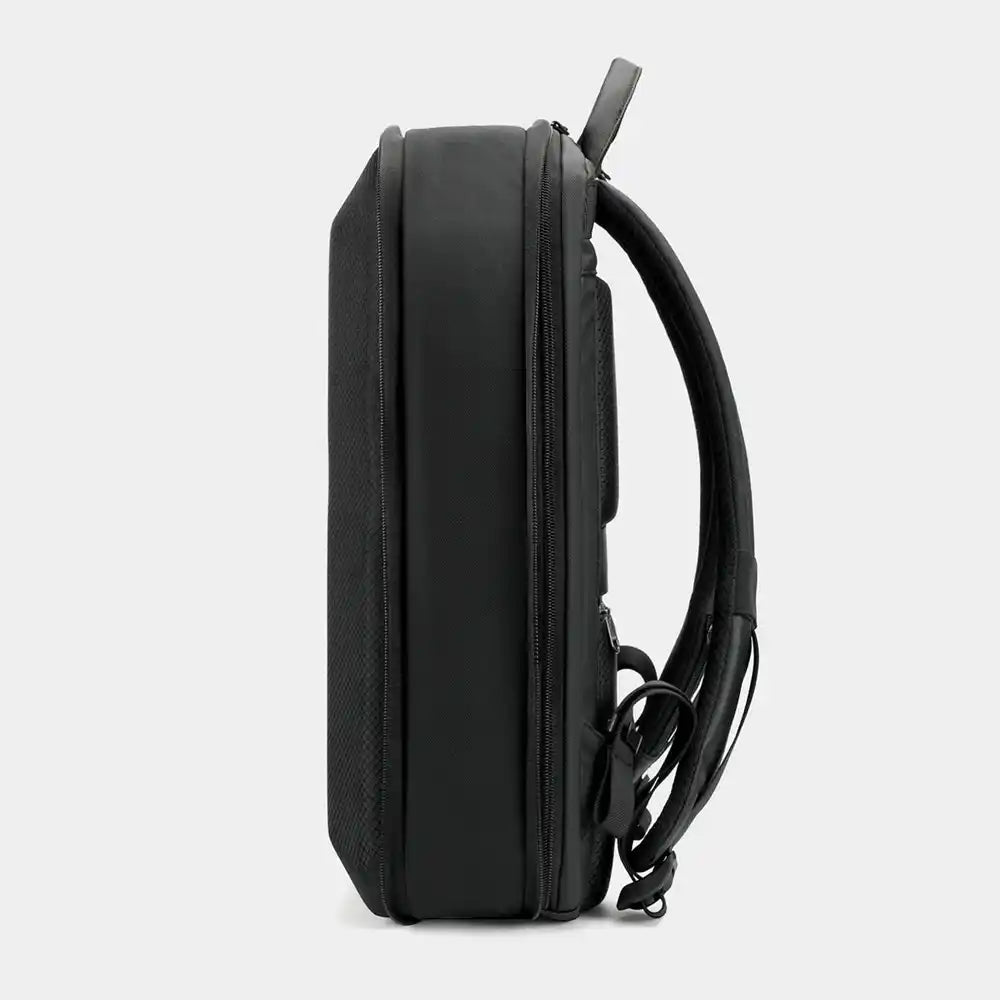 מבנה קשיח של תיק Tigernu T-B9152 להגנה מקסימלית על הציוד האישי מפני זעזועים ופגיעות