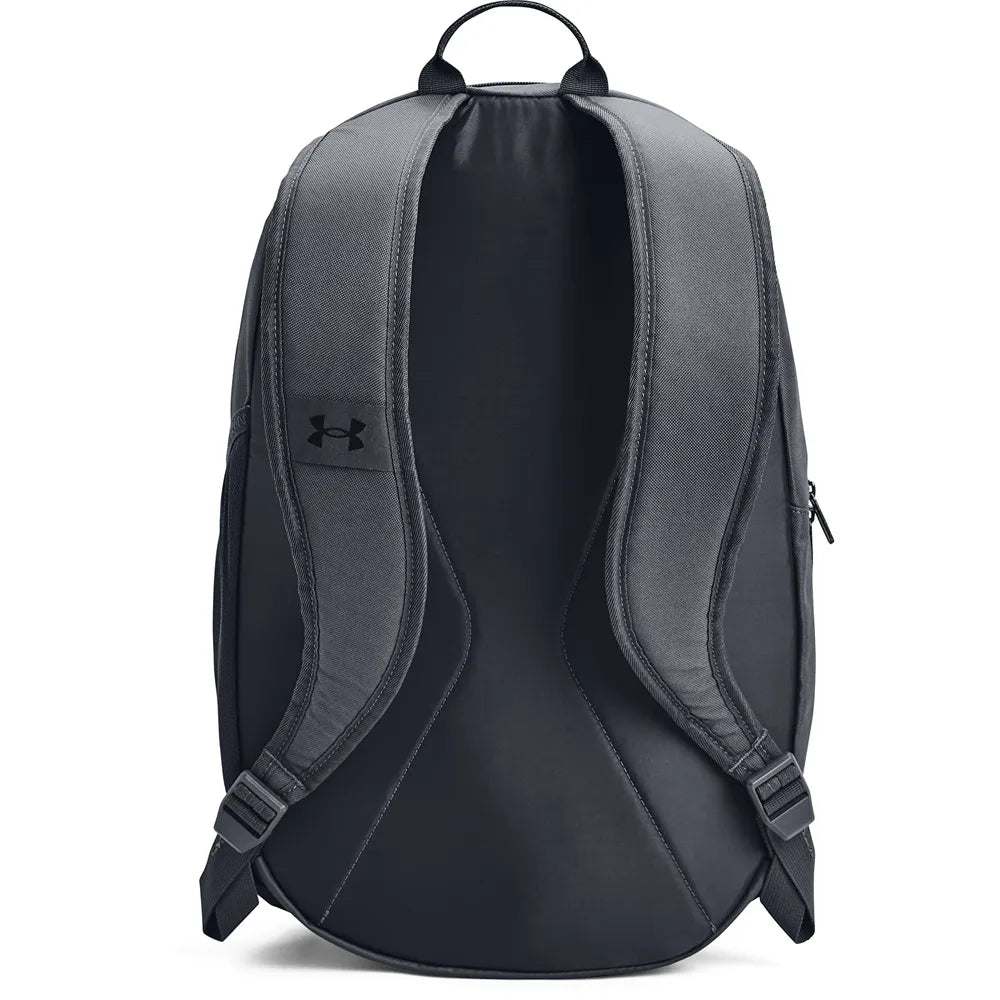מבט אחורי על רצועות הגב המרופדות של תיק Under Armour Hustle Lite 26L אפור
