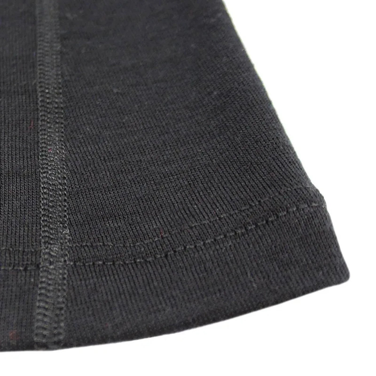 פירוט שולי חולצת Wilderness Wear Mid Merino לנשים, תפרי צמר מרינו 100% אוסטרלי, גזרת Slim