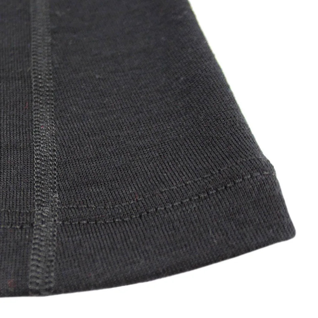 פירוט שולי חולצת Wilderness Wear Mid Merino לנשים, תפרי צמר מרינו 100% אוסטרלי, גזרת Slim