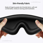 שתי ידיים מותחות מסכת עיניים 4D שחורה של Dreamlight, ממחישות בד רך נעים למגע ונושם לשימוש ממושך