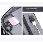 תיק גב עסקי AOKING דגם SN86162, שקע טעינת USB מובנה לטעינת טלפון נייד תוך כדי נסיעה