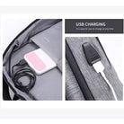 תיק גב עסקי AOKING דגם SN86162, שקע טעינת USB מובנה לטעינת טלפון נייד תוך כדי נסיעה