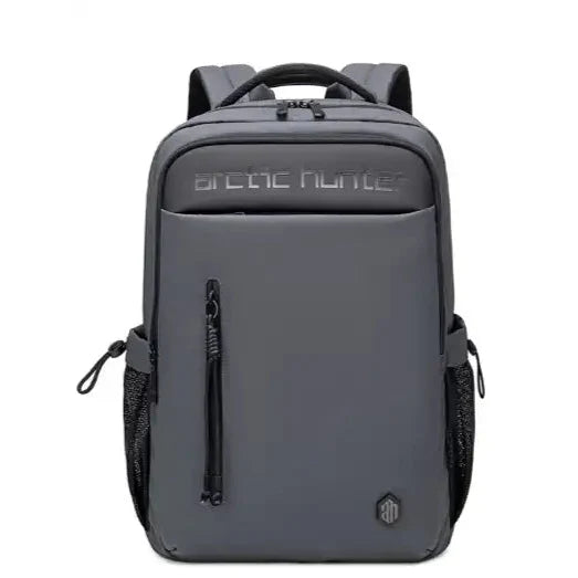 תיק גב למחשב נייד Arctic Hunter B00534 בצבע אפור, עמיד במים לגודל מסך 15.6 אינץ׳, מבט חזית