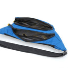 פאוץ' CABIN FLUX Apex Ranger פתוח לרווחה ומציג תאים פנימיים עם בטנה ממותגת ותא נסתר