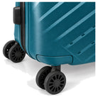 תקריב על גלגלי הספינר הכפולים של מזוודת CABIN FLUX APOLLO בצבע ירוק פטרול