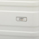 תקריב של תווית מותג CABIN FLUX המקורי על מזוודה גדולה 28 אינץ דגם Celine מחומר ABS קשיח בצבע שמנת