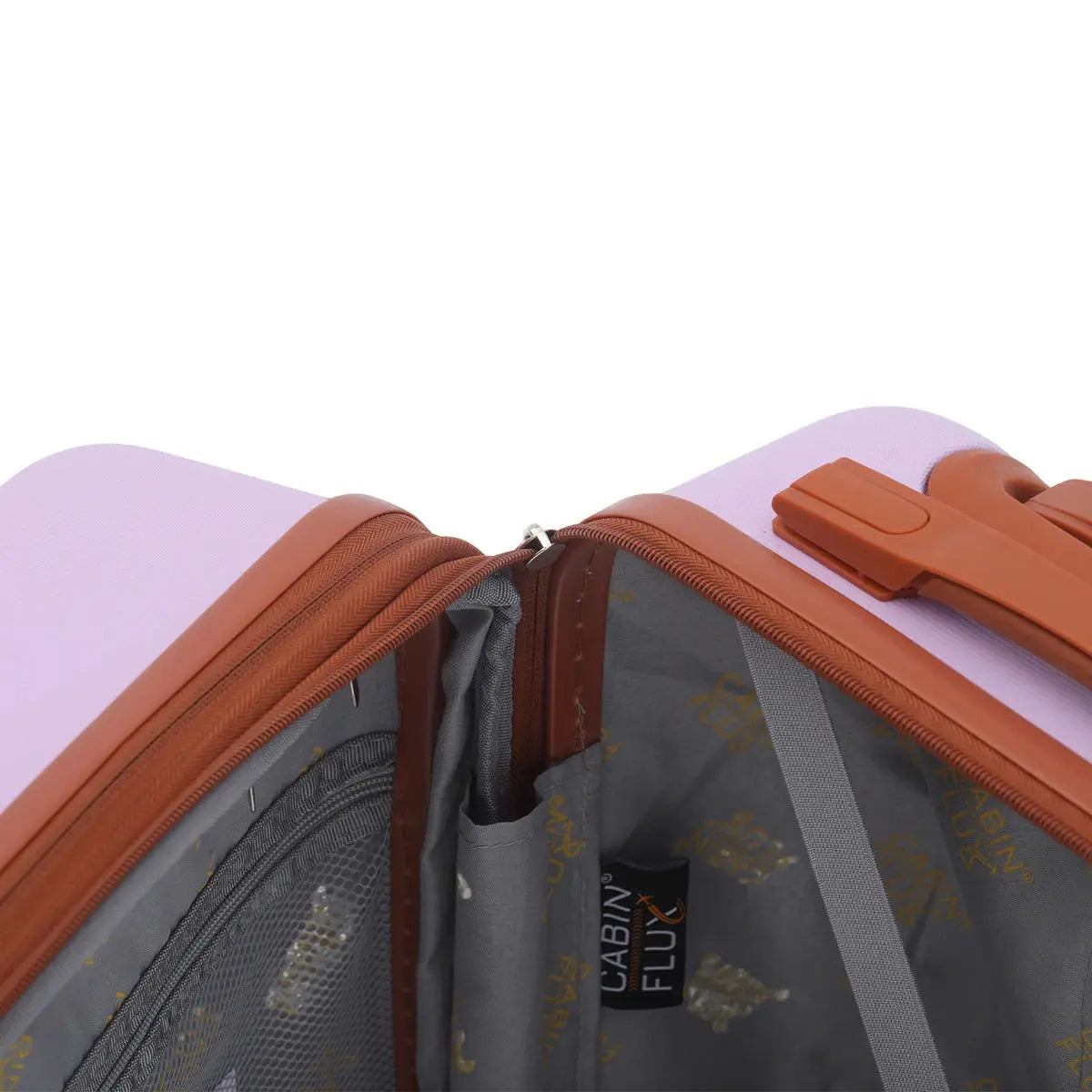 תקריב של רוכסן הרחבת נפח חכם במזוודה CABIN FLUX דגם Celine 28 אינץ להגדלת נפח פנימי מ-104 עד 122 ליטר