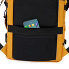 תיק עליה למטוס CABIN FLUX Iconic עם תא אחורי נסתר והגנת RFID לדרכון וחפצי ערך, תצוגה עם טלפון נייד