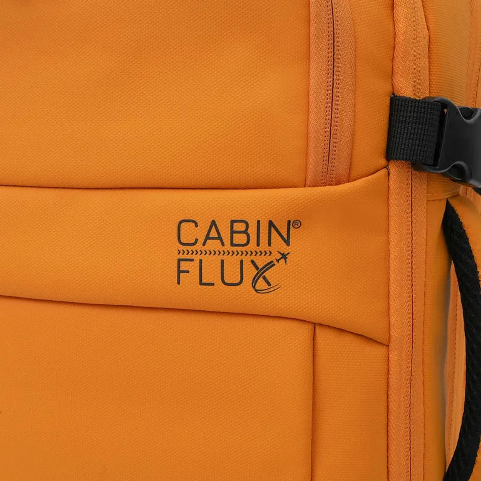 תיק עליה למטוס CABIN FLUX Iconic בצבע צהוב כאמל, תקריב לוגו המותג בבד Ballistic Nylon דוחה מים