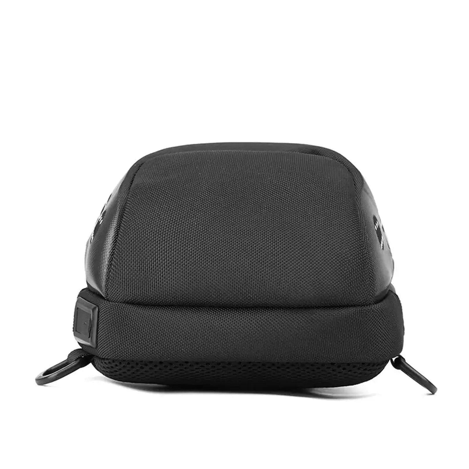 תיק קרוסבודי CABIN FLUX JetPack מבט מלמטה עם בד בליסטי עמיד רוכסנים אטומים וידית נשיאה עליונה