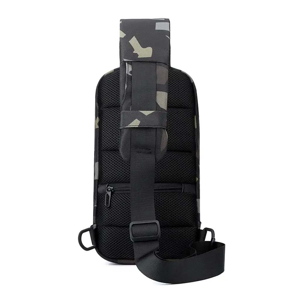 תיק CABIN FLUX JetPack ירוק צבאי מבט מאחור עם גב רשת אורטופדי מאוורר וכיס נסתר בסגירת רוכסן