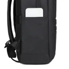 תיק גב CABIN FLUX Ranger עם תא צד לאחסון טלפון נייד בגישה מהירה במבט צד על התיק בצבע שחור