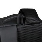 תיק גב CABIN FLUX Ranger תקריב על רצועת כתף מרופדת וגב מאוורר ברשת נושמת לנוחות מירבית