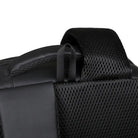 תיק גב CABIN FLUX Ranger תקריב על רצועת כתף מרופדת וגב מאוורר ברשת נושמת לנוחות מירבית