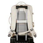 תיק עלייה למטוס נשי CABIN FLUX Vespra משולב על ידית מזוודה דרך שרוול אחורי ייעודי, מבט מאחור