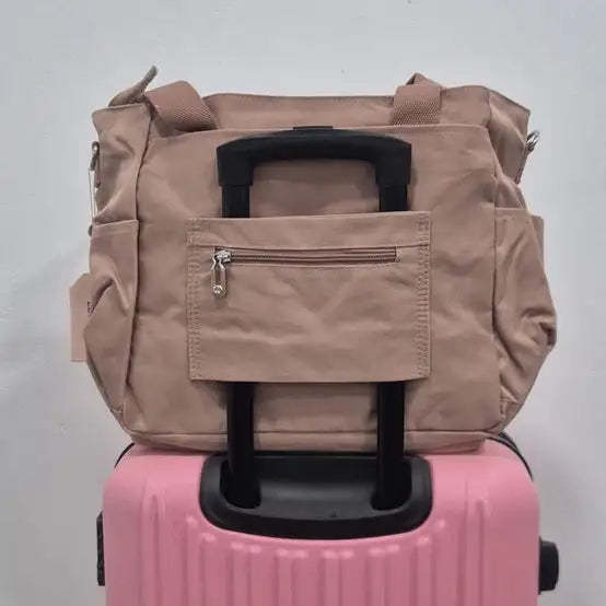 תיק צד COOLPASE דגם Carry Travel Tote מורכב על ידית טרולי של מזוודה באמצעות שרוול אחורי ייעודי לנסיעות