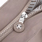תיק צד COOLPASE דגם Carry Travel Tote עם תקריב רוכסן איכותי וסמל המותג, גימור עדין על בד אוקספורד