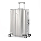 מזוודת טרולי 20 אינץ' עליה למטוס אייקונית Goby London Atlantic בכסף, עשויה אלומיניום תעופתי, מבט בזווית
