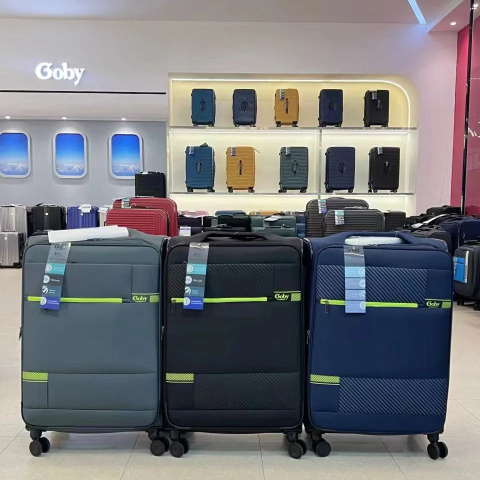שלוש מזוודות בד בינוניות Goby London Gatwick בצבעים אפור, שחור וכחול נייבי, בחנות הרשמית