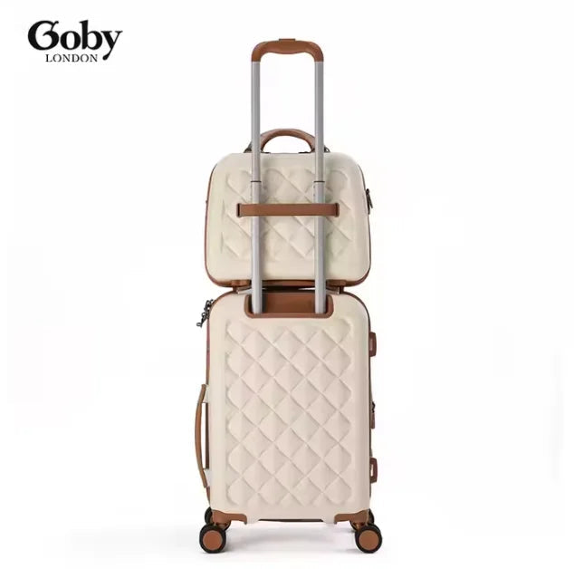 תיק האיפור Goby London Ocean Coral שמנת מולבש על מזוודת טרולי באמצעות רצועת גומי, מבט מאחור