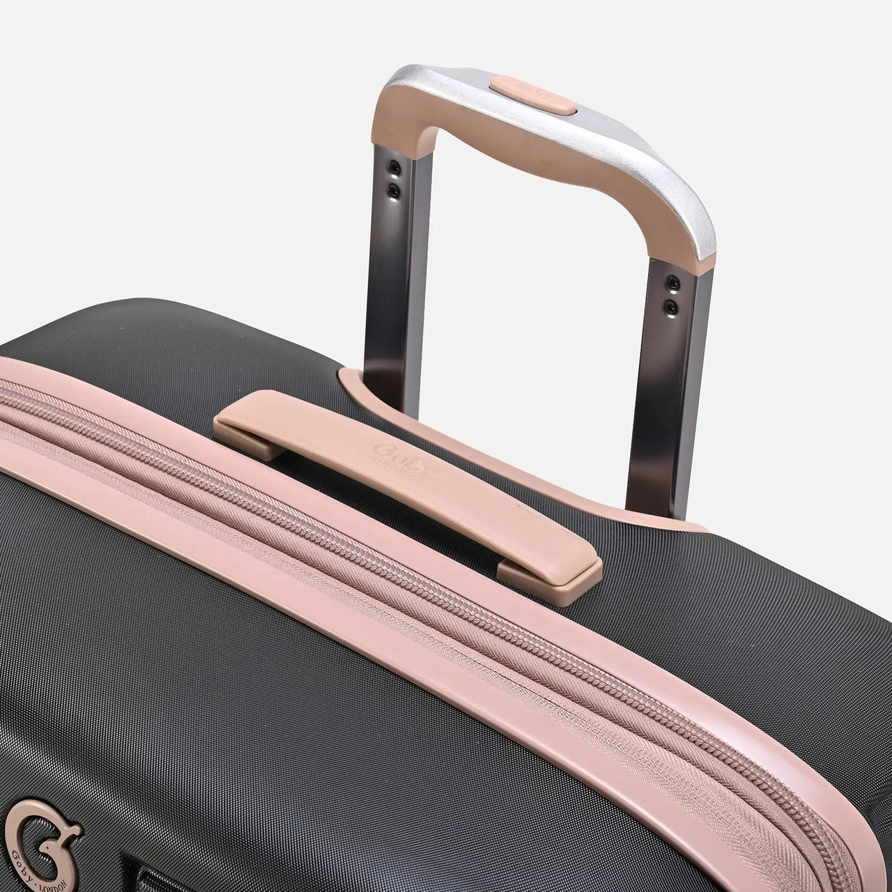 מזוודה גדולה Goby London OCEAN ROYALE 29 אינץ' - תקריב ידית הנשיאה העליונה והידית הטלסקופית