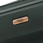 לוגו Goby London קלוז-אפ על מזוודת עלייה למטוס ORION ירוק פוליקרבונט ABS בלתי שבירה
