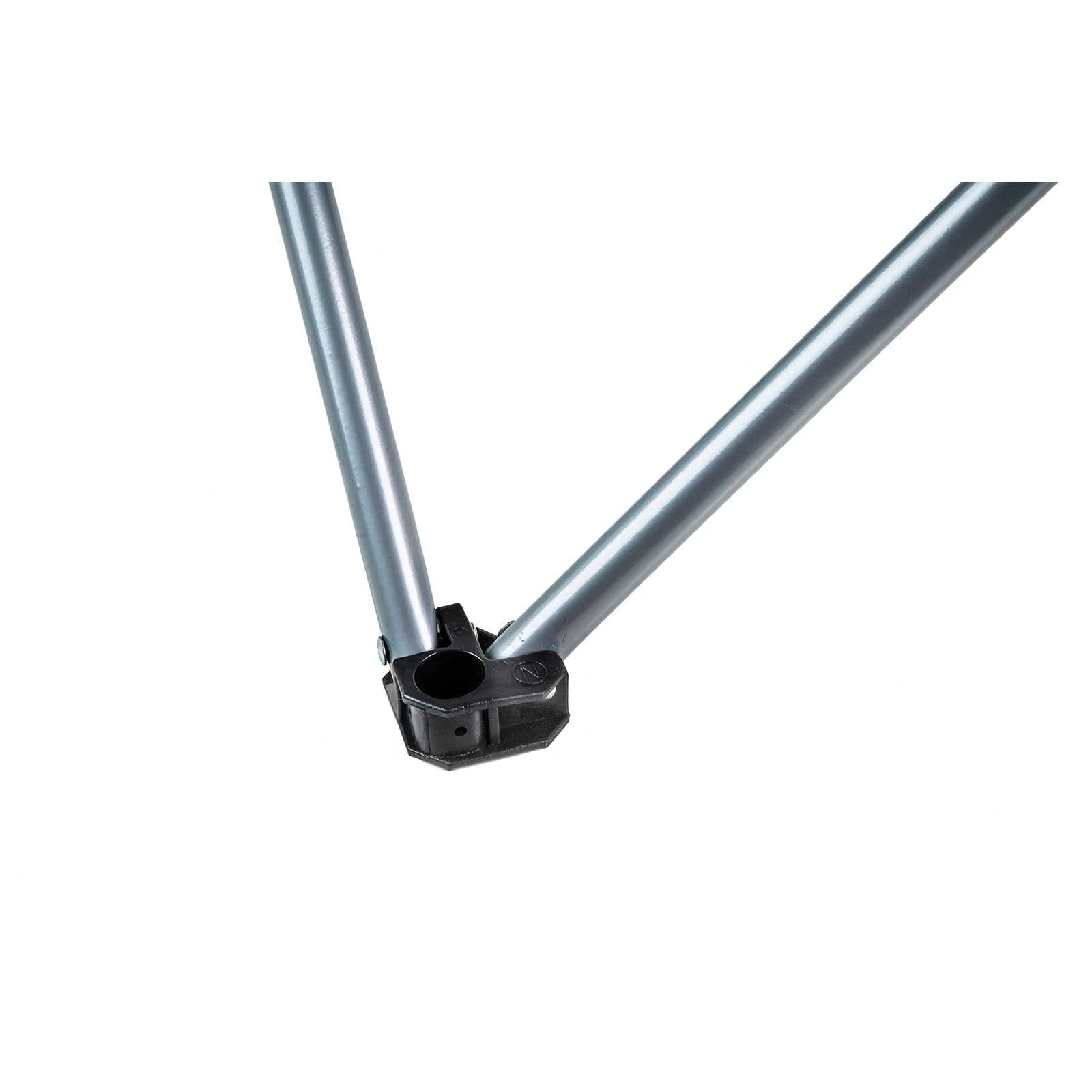 כיסא שטח Go Nature AIR FLOW – תקריב על מסגרת הפלדה עם ציפוי פאודר וחיבור הרגליים, נושא עד 120 קילוגרם