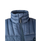 תקריב צווארון מעיל GoNature Beluga JKT נייבי עם מגן רוח לרוכסן הראשי למניעת כניסת קור
