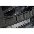 תקריב רצועות דייזי חיצוניות בתיק דאפל GoNature DUFFEL BAG 120L נקודות עיגון וקשירת ציוד נוספות