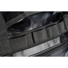 תקריב רצועות דייזי חיצוניות בתיק דאפל GoNature DUFFEL BAG 120L נקודות עיגון וקשירת ציוד נוספות