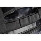 תקריב רצועות דייזי חיצוניות בתיק דאפל GoNature DUFFEL BAG 120L נקודות עיגון וקשירת ציוד נוספות