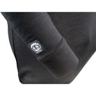 תג Merino Wool על שרוול חולצת Go Nature Level 2, בד היברידי 20% צמר מרינו ו-80% פוליאסטר