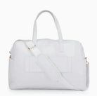 תיק נסיעות Kate Hill Bloom Overnight Tote בצבע לבן, מבט אחורי עם רצועת כתף מתכווננת נשלפת ושרוול