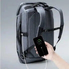 תיק גב עליה למטוס Kingsons TRAVEL 40L בצבע אפור עם יציאת USB חיצונית, טעינת טלפון נייד תוך כדי תנועה