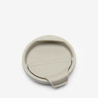 תקריב מכסה Klean Kanteen Rise 280 מ"ל, מכסה ללא BPA, שפה דקה לשתייה נוחה, פרט מוצר