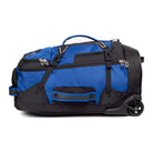 דאפל Outdoor Revolution Base Camp PRO 1200D בצבע כחול מונח לרוחב, מבט צד על הגלגלים וידית הנשיאה