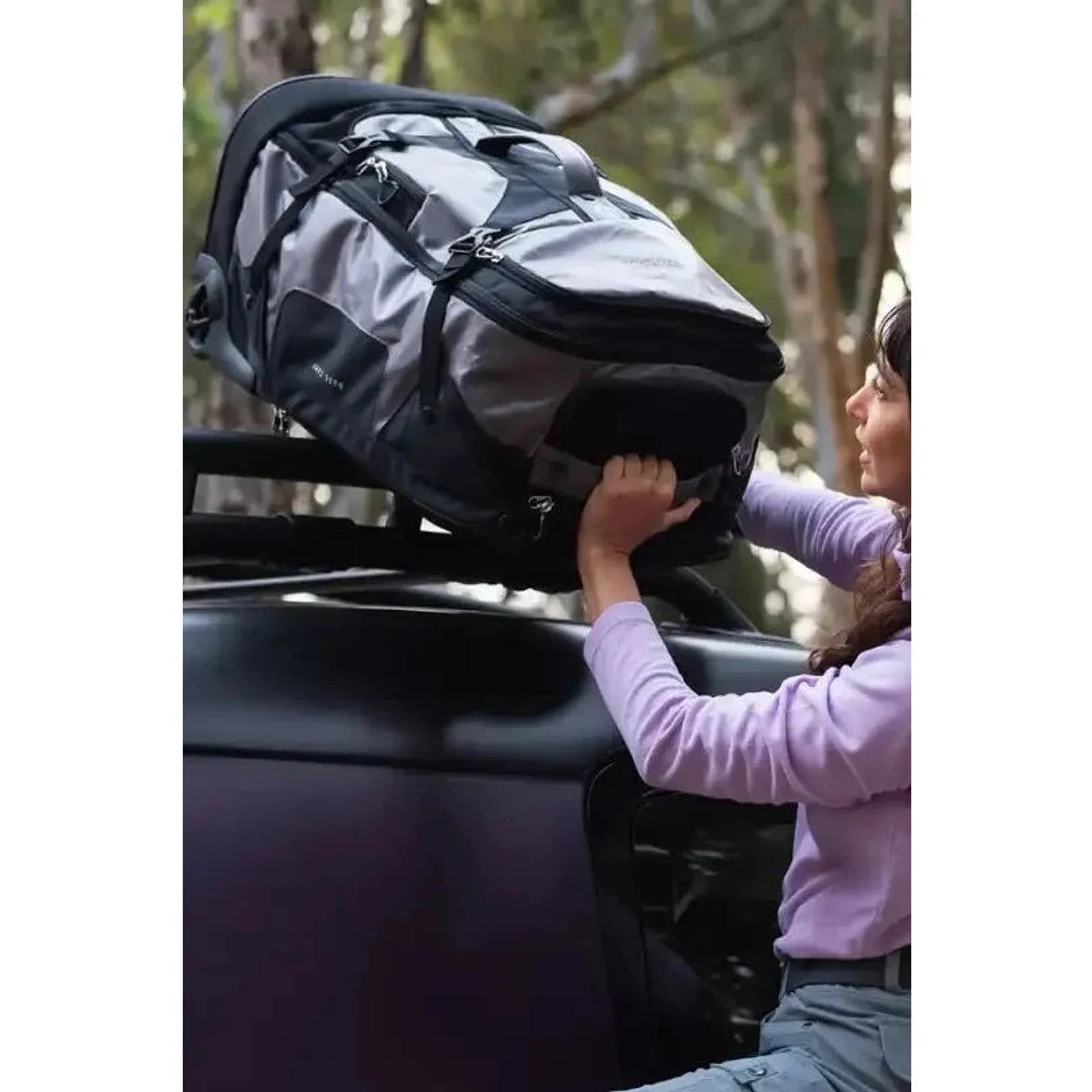 מטיילת מעמיסה דאפל Outdoor Revolution Base Camp Pro 105 ליטר לרכב שטח, תיק על גלגלים לטיול ארוך