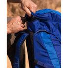 תרמיל Outdoor Revolution Cygni 45L בצבע כחול, תקריב רוכסן אטום למים 100% WaterProof ובד פוליאסטר 200D עמיד